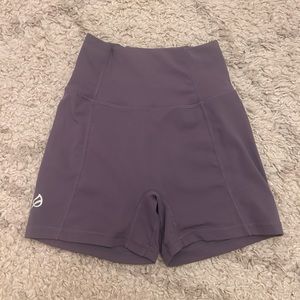 Ptula Yvette short 4inch, size small